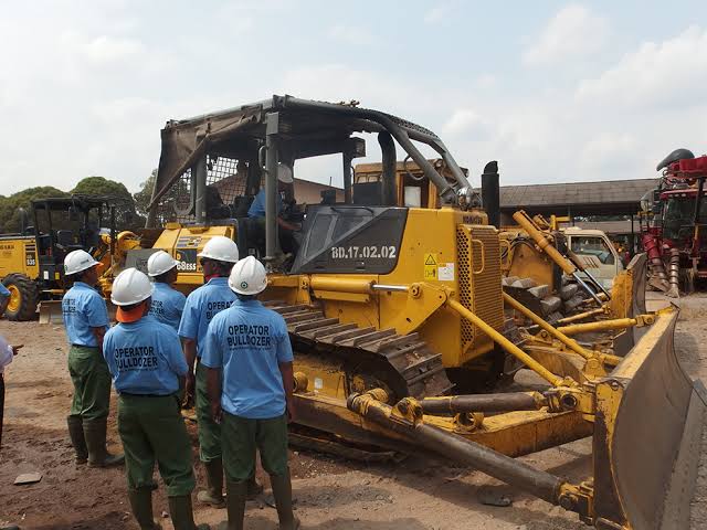 Klaster Pengoperasian Alat Berat Bulldozer Ripping: Peran Krusial dalam Dunia Kerja dan Prospek Karir Menjanjikan